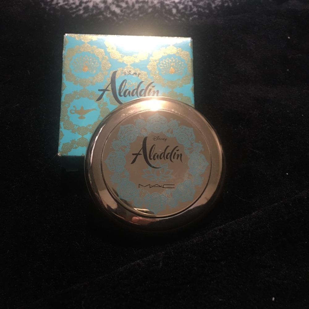 Aladdin M.A.C powder blush